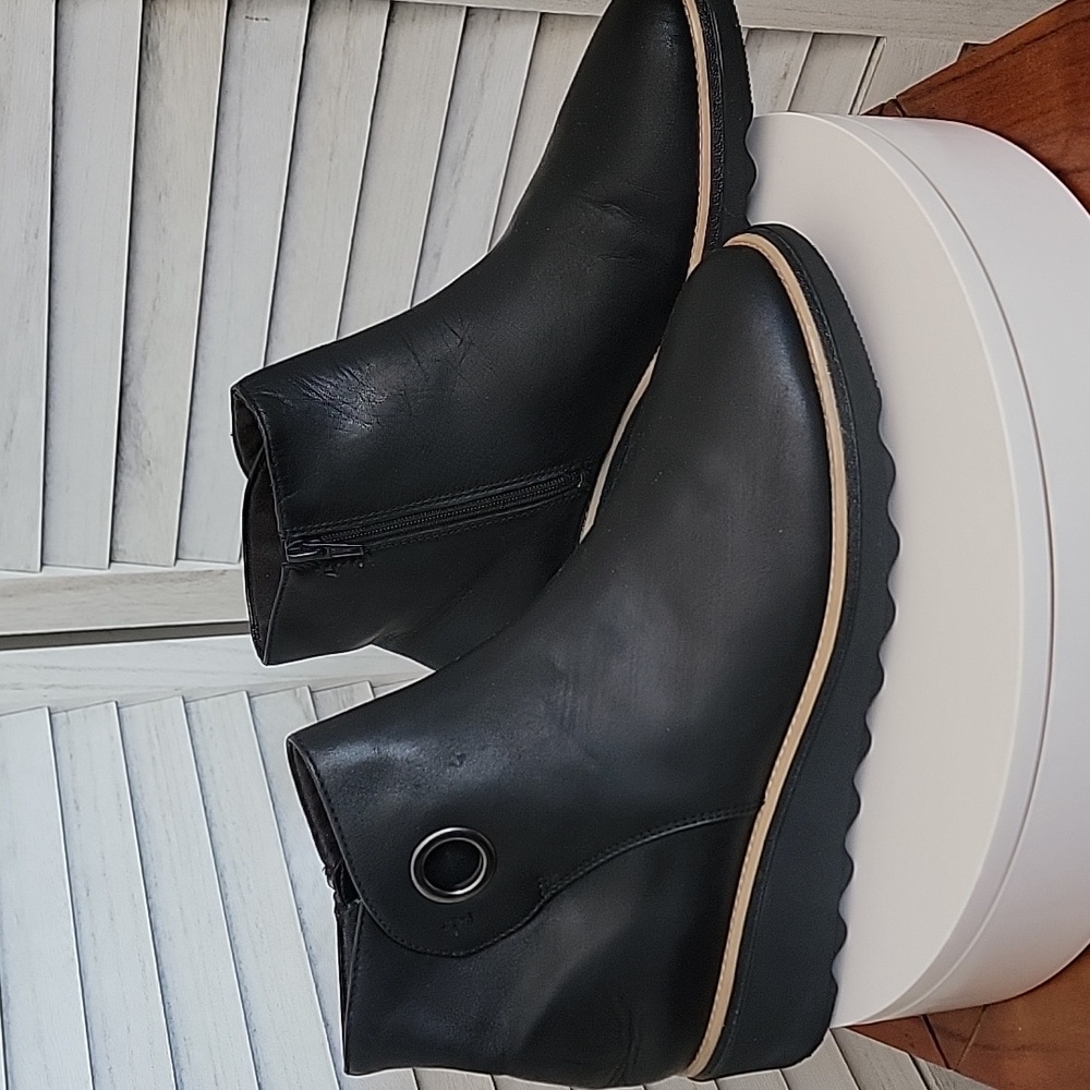 Clarks Womens Ultimate Comfort Collection Black Ankle Booties W/ Wedge Sole 10M - Picture 4 of 14